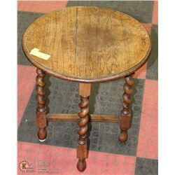 VINTAGE SOLID OAK BARLEY TWIST END TABLE