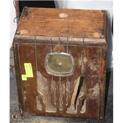 ANTIQUE WOOD RADIO AS IS