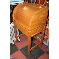 WOOD ROLL-TOP DESK W/DRAWER
