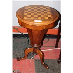 VINTAGE CHESS WOOD TABLE 18X18X28