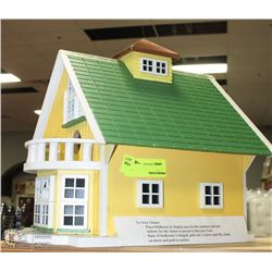 ESTATE DELUXE BIRDHOUSE ON CHOICE YELLOW