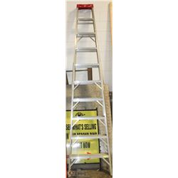 ALUMINUM 10' LADDER
