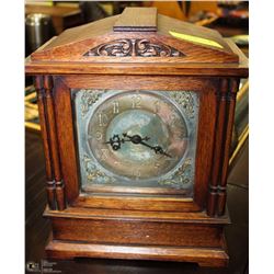 VINTAGE WOODEN PENDULUM MANTLE CLOCK W/ KEY