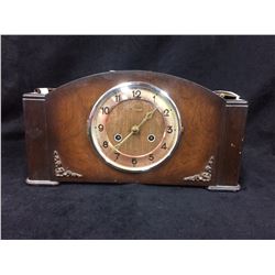 BRITISH PERIVALE CLOCK W/ KEY & PENDULUM