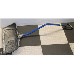 ERGONOMIC SNOW SHOVEL/PUSHER