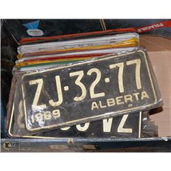 BOX OF VINTAGE LICENSE PLATES