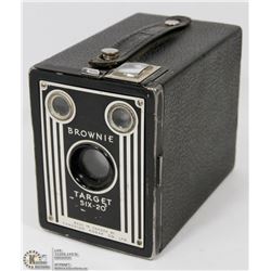 BROWNIE TARGET SIX-20 CAMERA