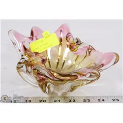 AMBER & PINK ART GLASS ASHTRAY.
