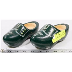 VINTAGE MINIATURE DUTCH SHOES