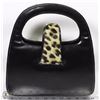Image 2 : LEOPARD FAUX FUR PURSE.