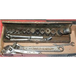 S.K. WAYNE SOCKET SET WITH METAL CASE & 2 GRAY