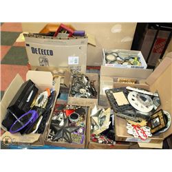 PALLET OF SMALL DISPLAY MIRROR DECOR, INCL MIRROR