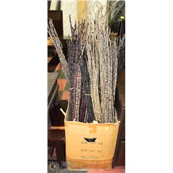 LARGE BOX WITH DECORATIVE TWIGS