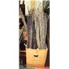 Image 1 : LARGE BOX WITH DECORATIVE TWIGS