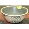 Image 1 : 14.5" DECORATIVE POTTERY BOWL