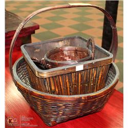 LOT OF 3 DECORATIVE WICKER BASKETS IN DIFFERENT