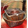 Image 1 : LOT OF 3 DECORATIVE WICKER BASKETS IN DIFFERENT