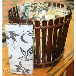 WOOD PLANTER WITH TABLECLOTHS