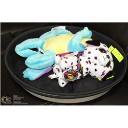 2 MINI PET BEDS WITH 2 DOG TOYS