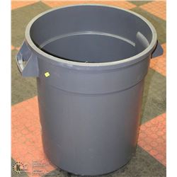 BRUTE GARBAGE CAN AS THEY COME