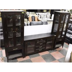 2 SHOWHOME DK BROWN WOOD CHINA CABINETS W/