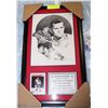 Image 1 : MAURICE RICHARD #9 HOCKEY CARD HAS CRACKED GLASS