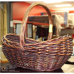 LARGE WICKER PICNIC BASKET