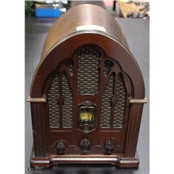 GE REPLICA ANTIQUE RADIO (WORKS)