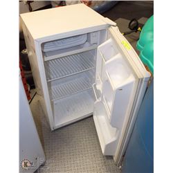 MAGIC CHEF MCBR360WF BAR FRIDGE