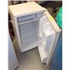 Image 1 : MAGIC CHEF MCBR360WF BAR FRIDGE