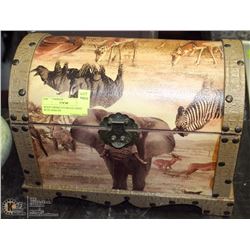 WOOD TRINKET/STORAGE CHEST WITH AFRICAN