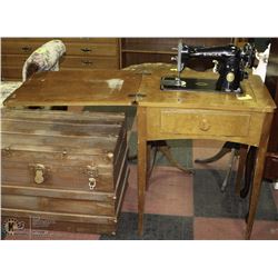 SINGER SEWING MACHINE IN CONSOLE, NO PEDDLE