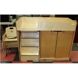 JOHN CRAFT WOOD CHANGE TABLE W/ 3 CHAIRRIES