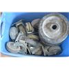 Image 2 : BLUE TOTE OF CASTORS