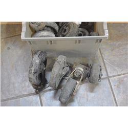 GREY TOTE OF CASTORS
