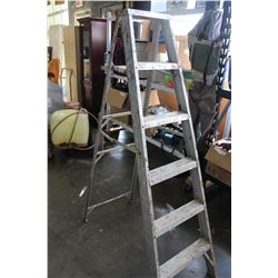 ALUMINUM A-FRAME 6 FOOT STEPLADDER