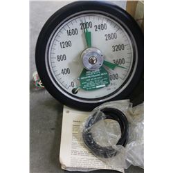 HELICOID PRESSURE GAUGE