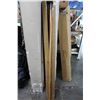 Image 2 : BOX OF NEW FIVE FOOT SCREW END HANDLES
