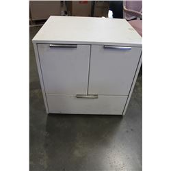 PAINTED WHITE ENDTABLE