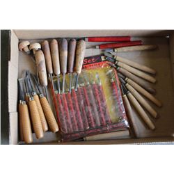 TRAY OF WOOD CARVING CHISELS