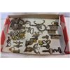 Image 1 : TRAY OF VINTAGE KEYS AND HARDWARE