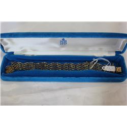 GOLD TONE CHAIN BRACELET