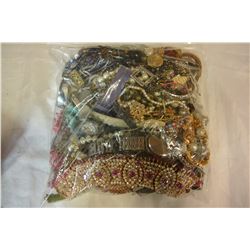 LARGE BAG OF JEWELLRY AND WATCHES