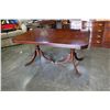 Image 1 : MAHOGANY DINING TABLE WITH 3 LEAFS AND SIX CHAIRS