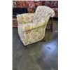 Image 2 : VINTAGE BUTTON BACK ARMCHAIR ON CASTORS