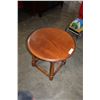 Image 2 : VILAS MAPLE ROUND ENDTABLE