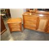 Image 3 : KROEHLER OAK DRESSER WITH MIRROR AND TWO NIGHTSTANDS