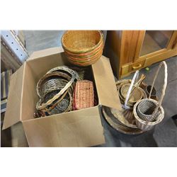 BOX OF WICKER BASKETS AND BOX OF BURLAP PLANTERS