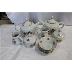 2 TEAPOTS 2 CREAM AND SUGARS AND SMALL BOWLS