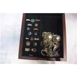 CASE OF ESTATE RINGS AND JEWELLRY